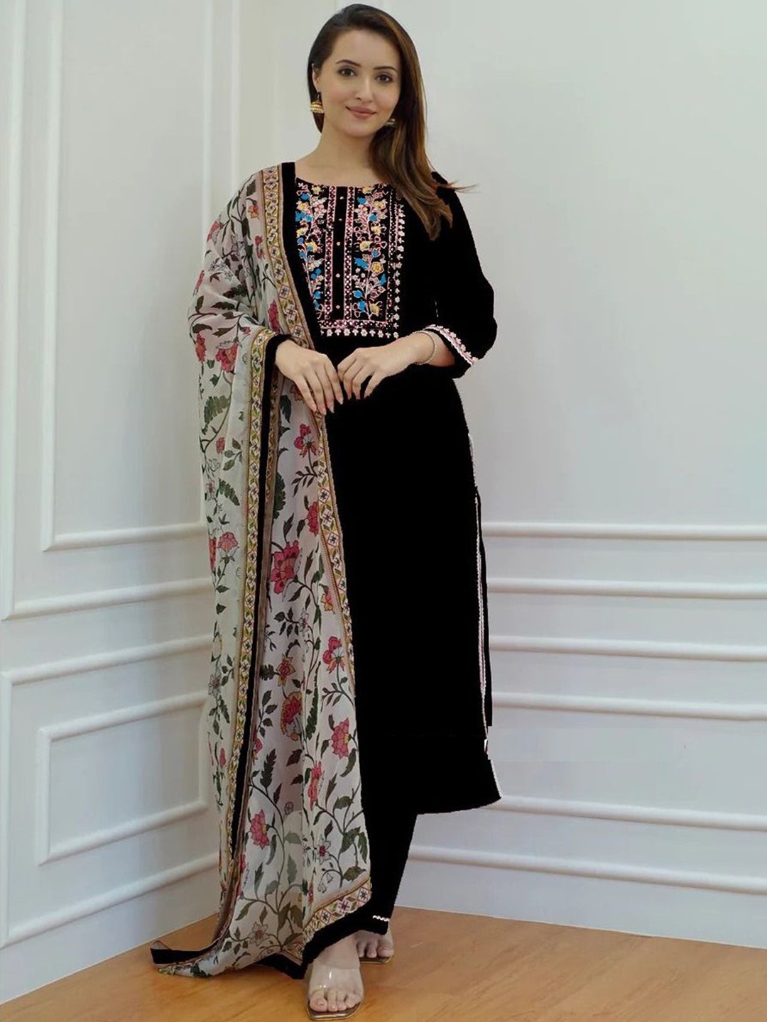 

BAESD Women Floral Embroidered Regular Kurta with Trousers & With Dupatta, Black