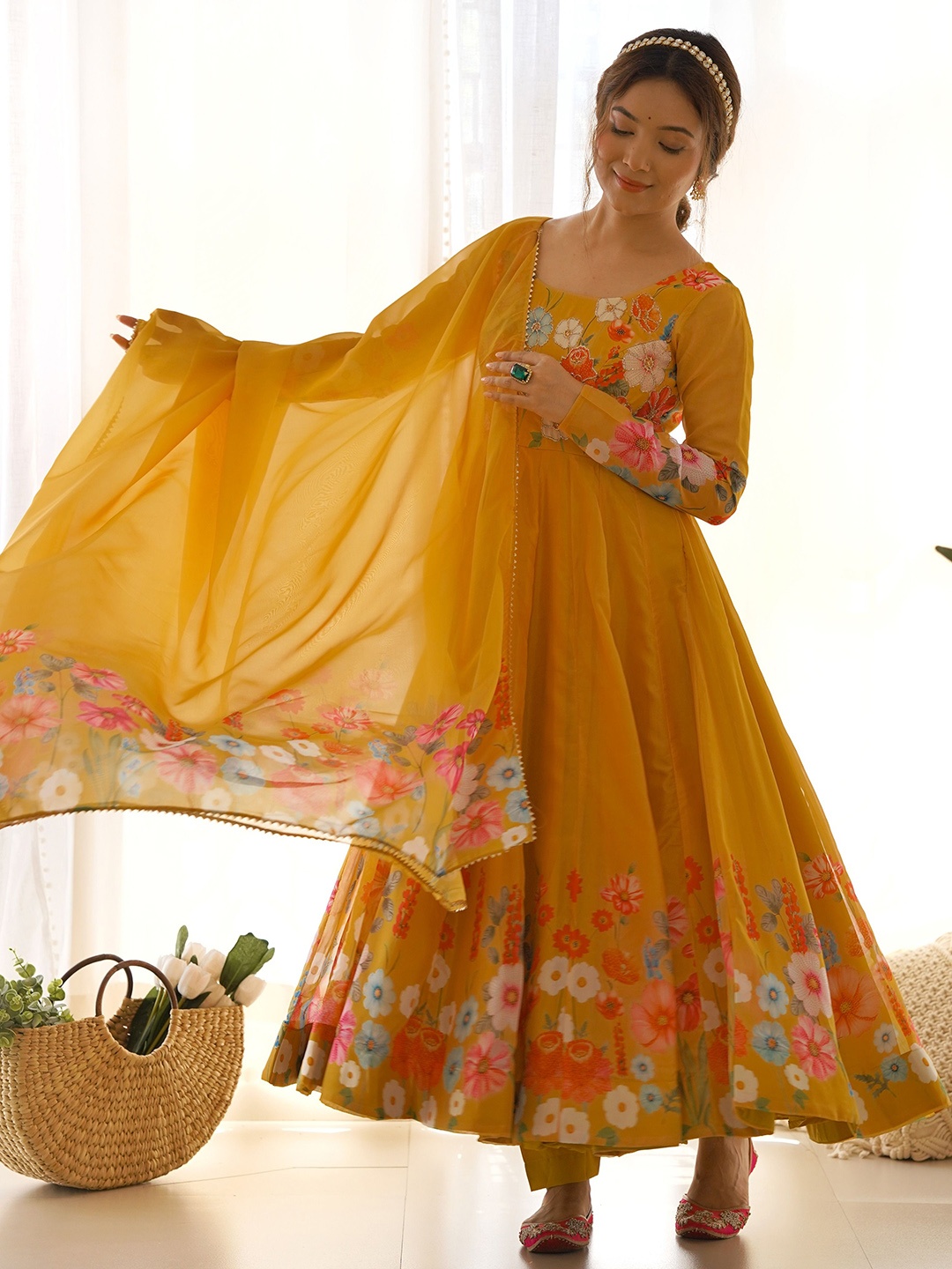 

CULTISE QUEEN Women Floral Embroidered Regular Kurta with Pyjamas & With Dupatta, Yellow