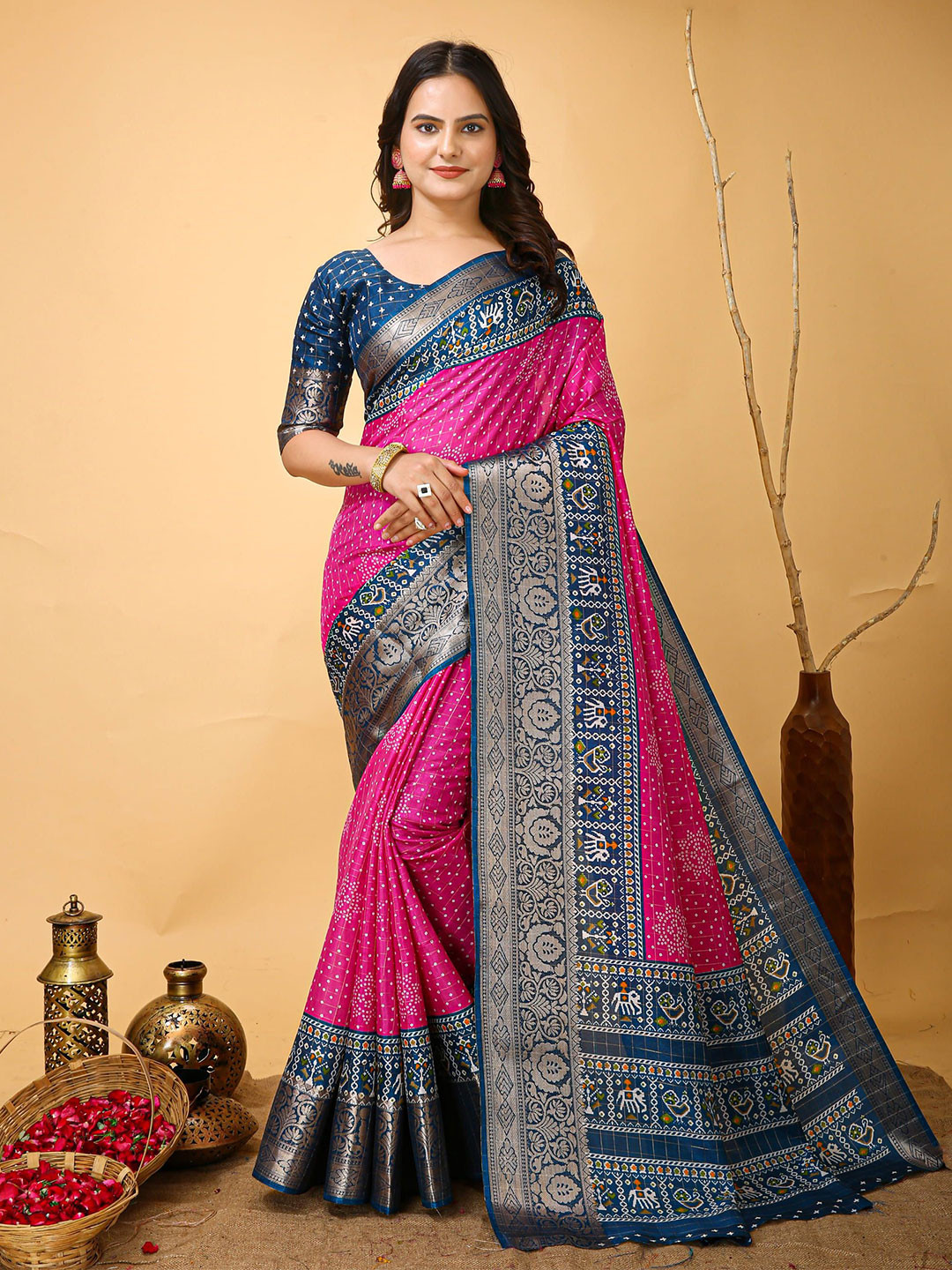 

Mitera Ethnic Motifs Zari Art Silk Banarasi Saree, Pink