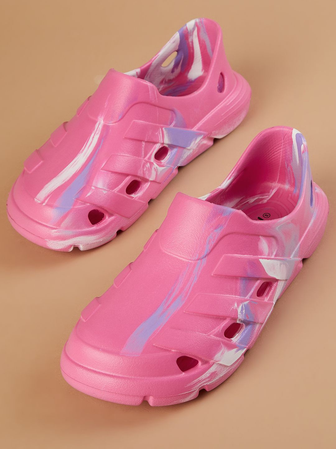 

Fame Forever by Lifestyle Girls Printed Clogs, Pink