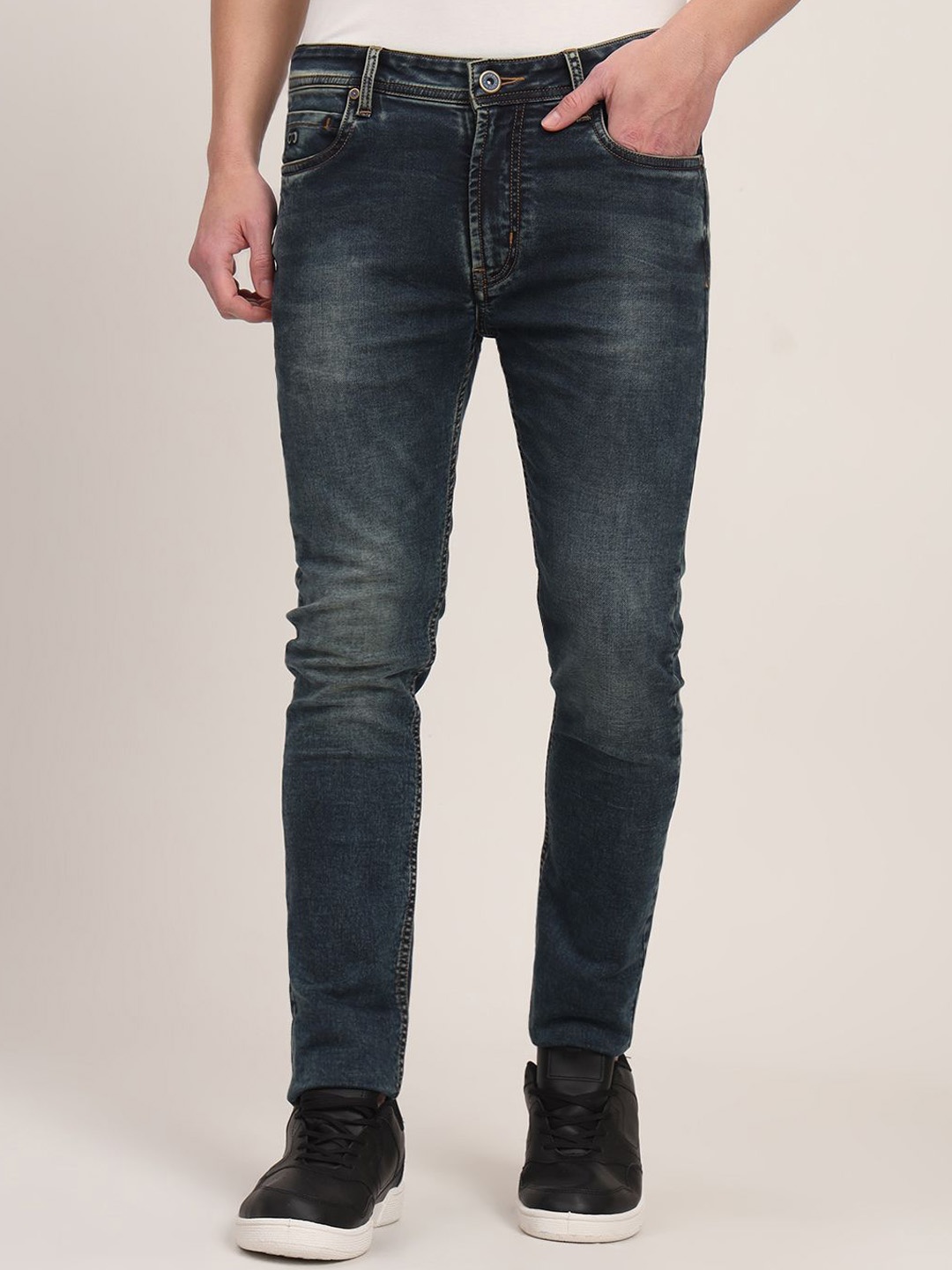 

JADE BLUE Men Slim Fit Light Fade Stretchable Jeans