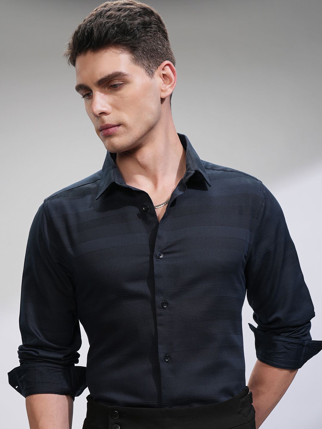 

HIGHLANDER Men Comfort Slim Fit Opaque Casual Shirt, Navy blue