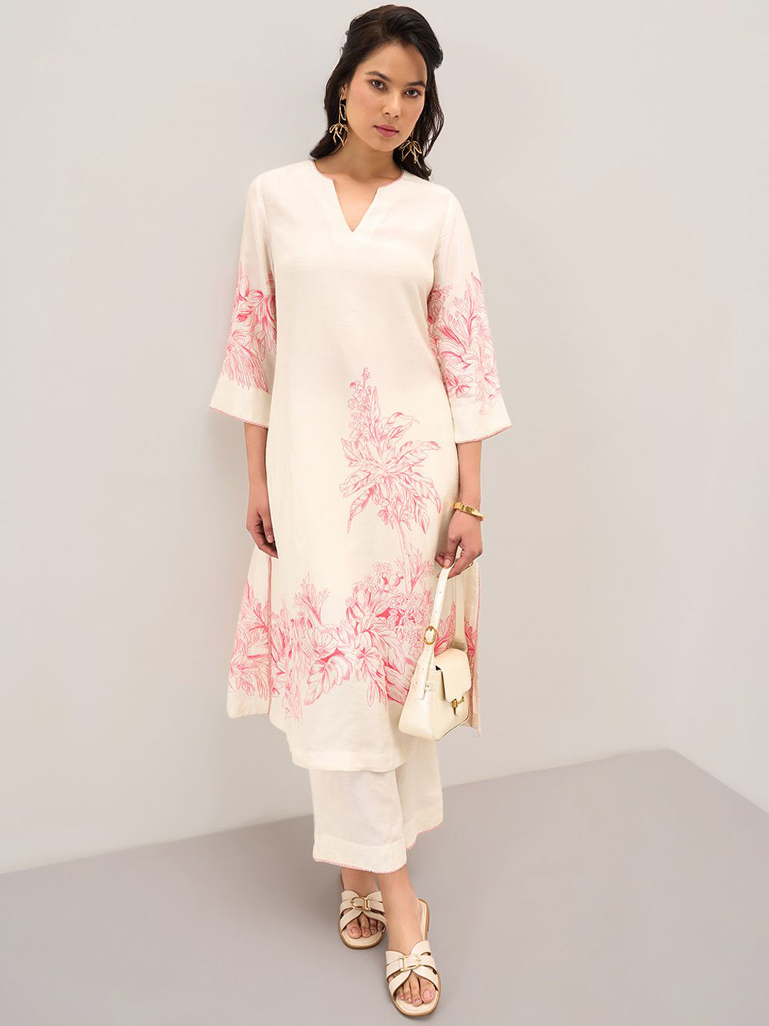 

Marigold Lane Women Floral Printed Flared Sleeves Thread Work Kurta, Pink
