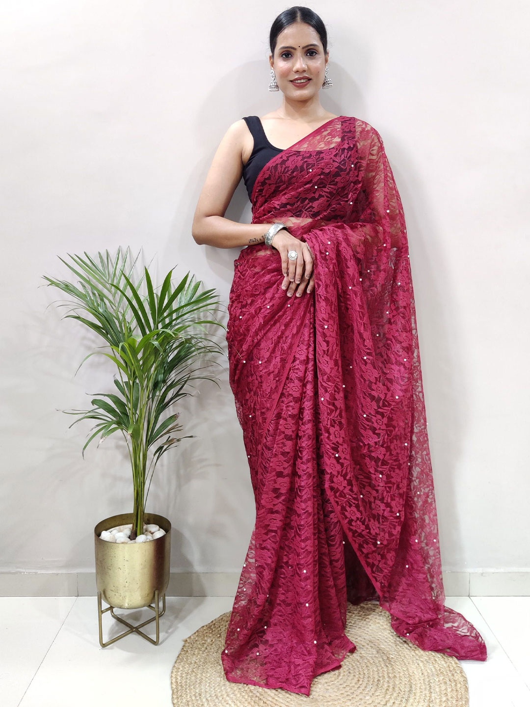 

Mitera Floral Beads and Stones Brasso Banarasi Saree, Maroon