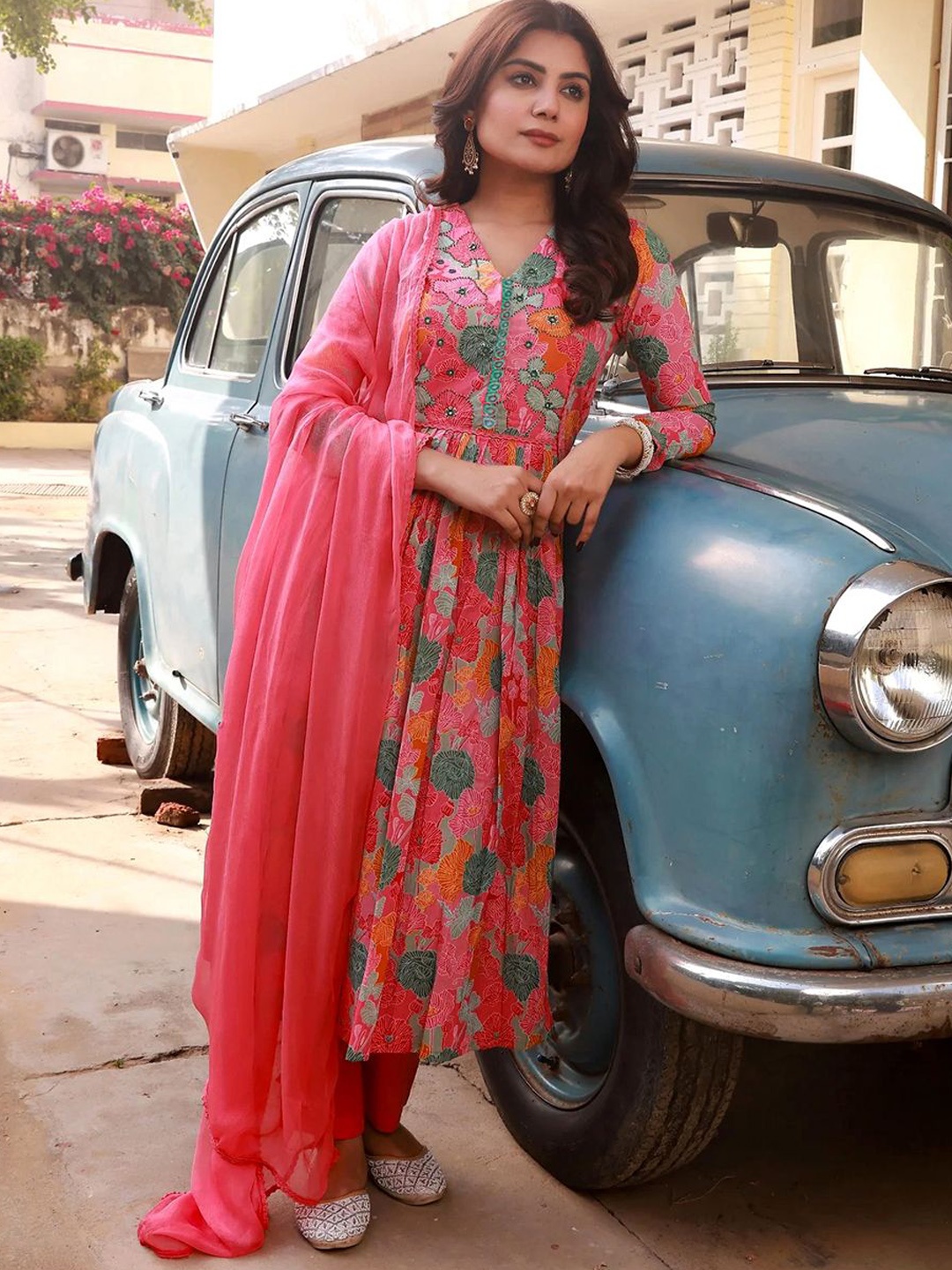 

Moda Rapido Women Floral Printed Regular Kurta with Trousers & With Dupatta, Pink