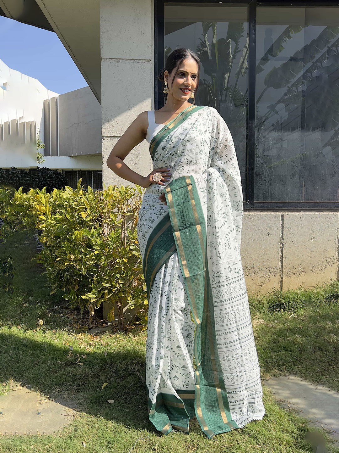 

HERE&NOW Floral Pure Silk Ready to Wear Jamdani Saree, Green