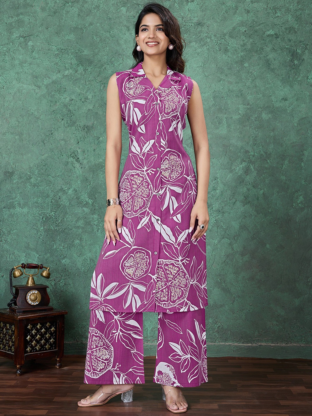 

MOJILAA Women Floral Printed Regular Kurta with Palazzos, Magenta