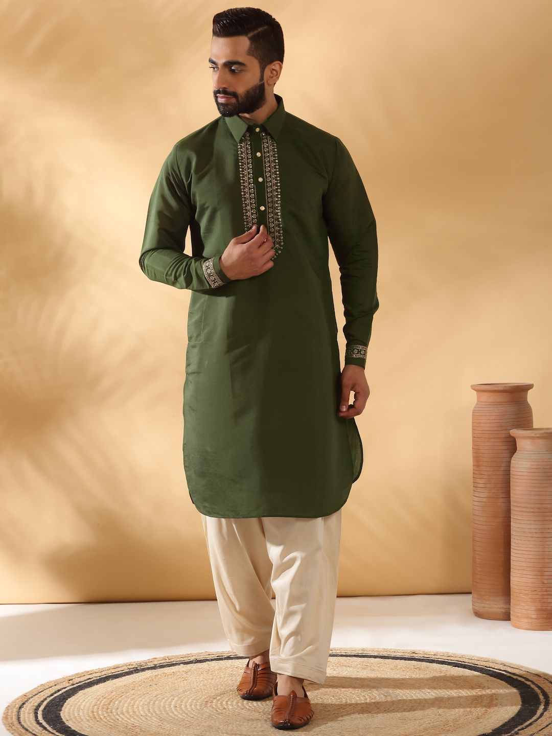 

KRAFT INDIA LUXE Men Ethnic Motifs Embroidered Regular Sequinned Kurta with Salwar, Green