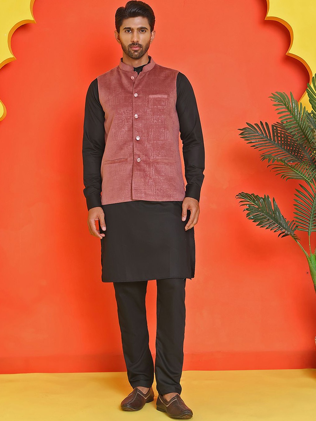 

Anouk Men Regular Velvet Kurta with Pyjamas, Magenta