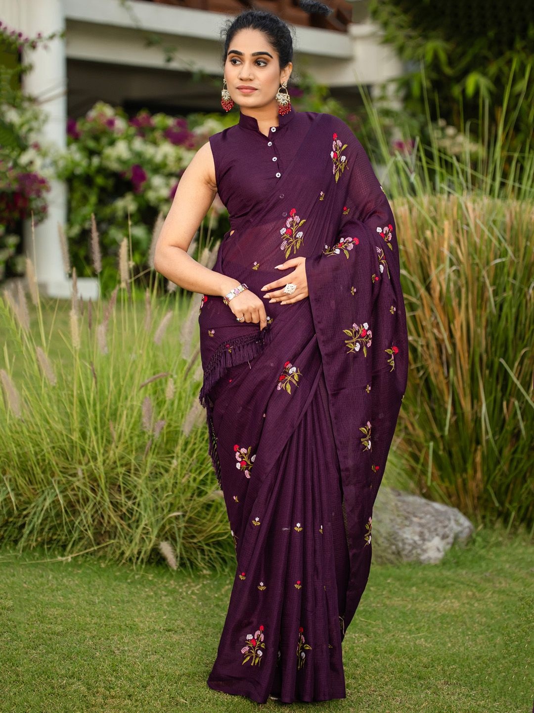 

KALINI Floral Embroidered Pure Cotton Saree, Purple