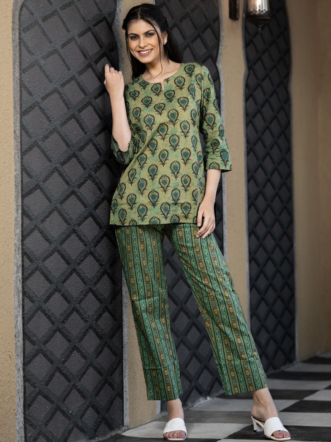 

Kaftanize Women Ethnic Motifs Printed Regular Kurta with Trousers, Green