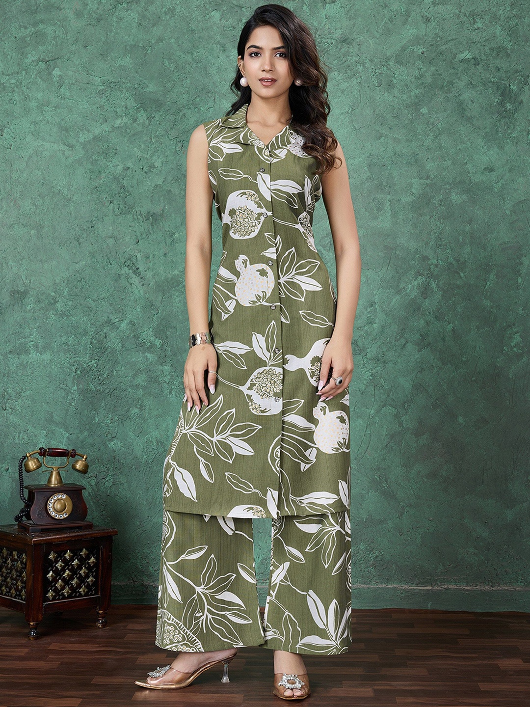 

MOJILAA Women Floral Printed Regular Kurta with Palazzos, Green