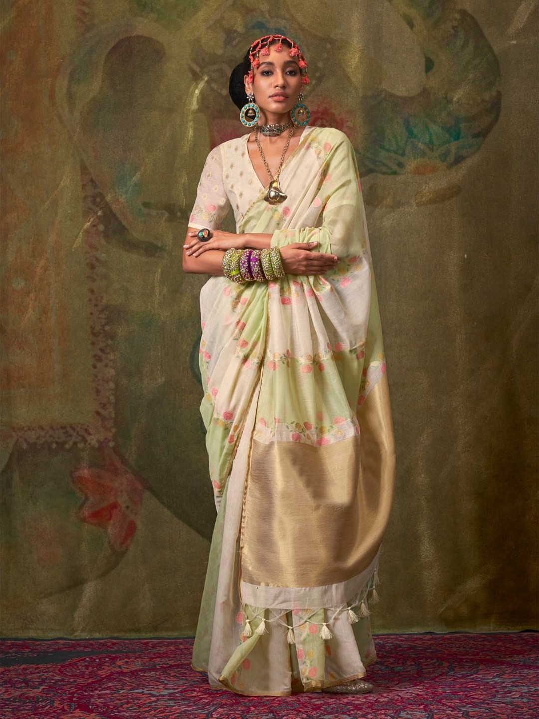 

BLENDIFY Floral Zari Silk Blend Banarasi Saree, White