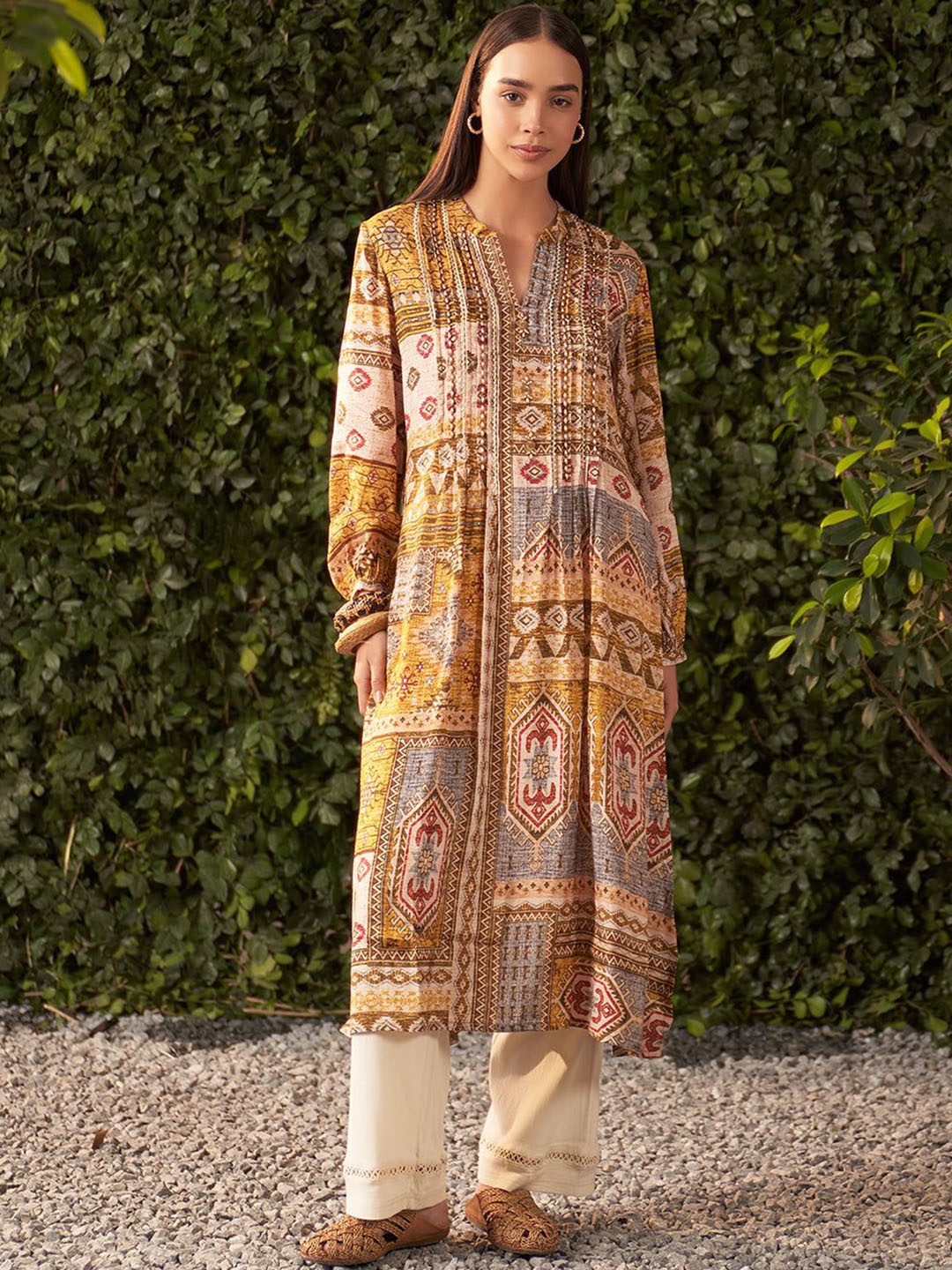 

Lakshita Women Paisley Printed Flared Sleeves Kurta, Mustard