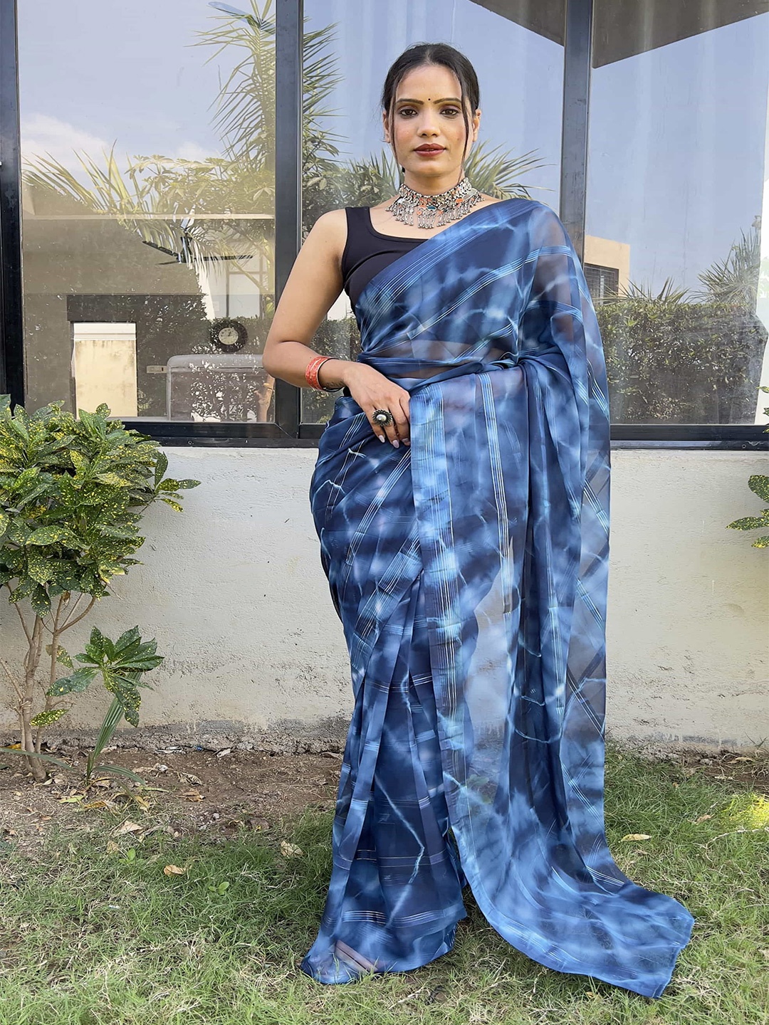 

HERE&NOW Tie and Dye Pure Georgette Ready to Wear Jamdani Saree, Blue
