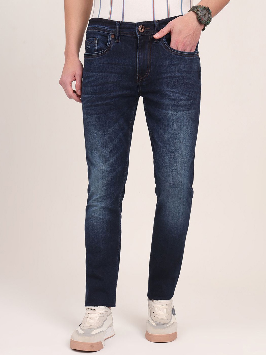

JADE BLUE Men Slim Fit Light Fade Jeans