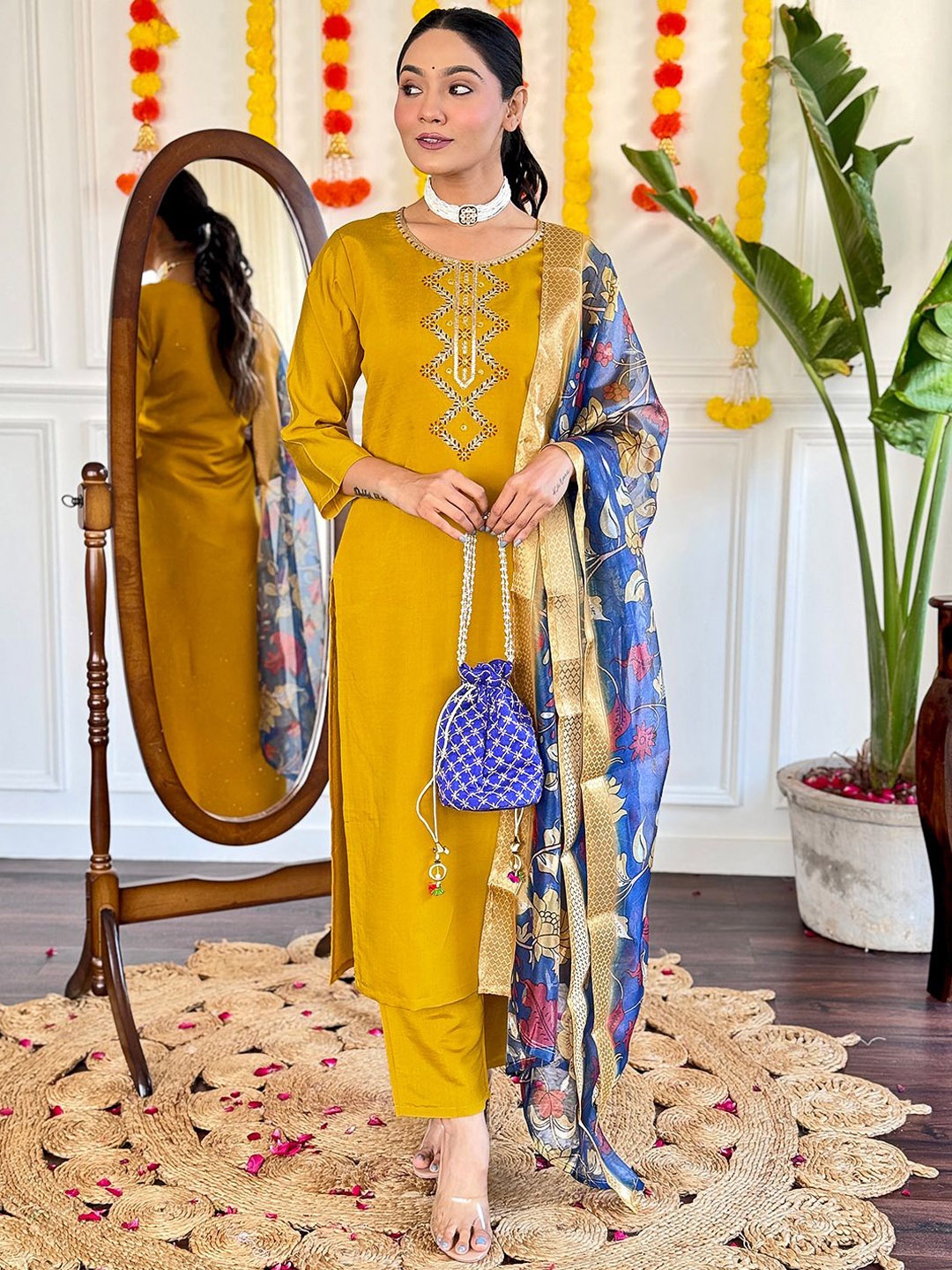 

DIVASTRI Women Trousers &, Mustard