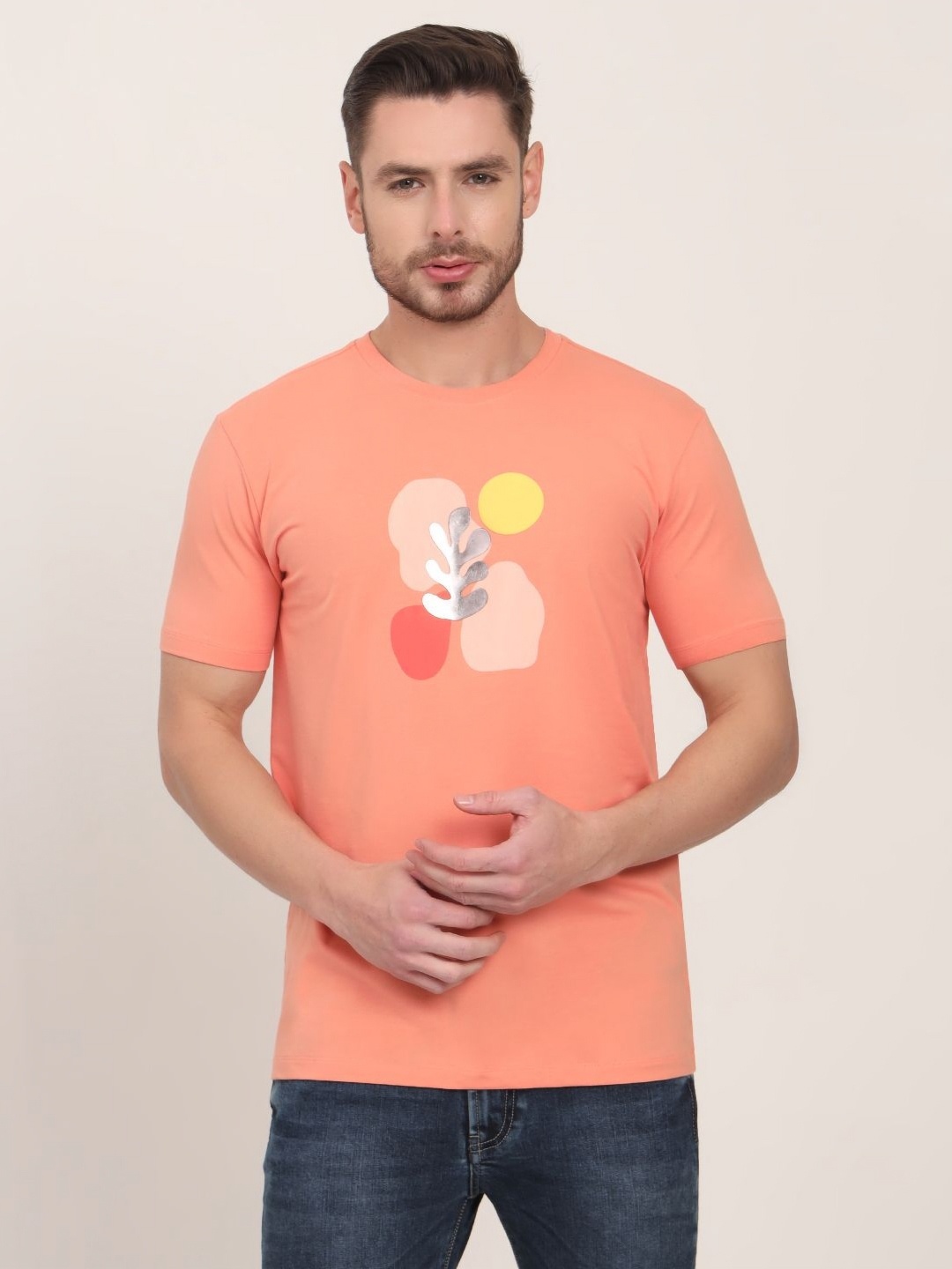 

JADE BLUE Men Printed Applique Slim Fit T-shirt, Peach