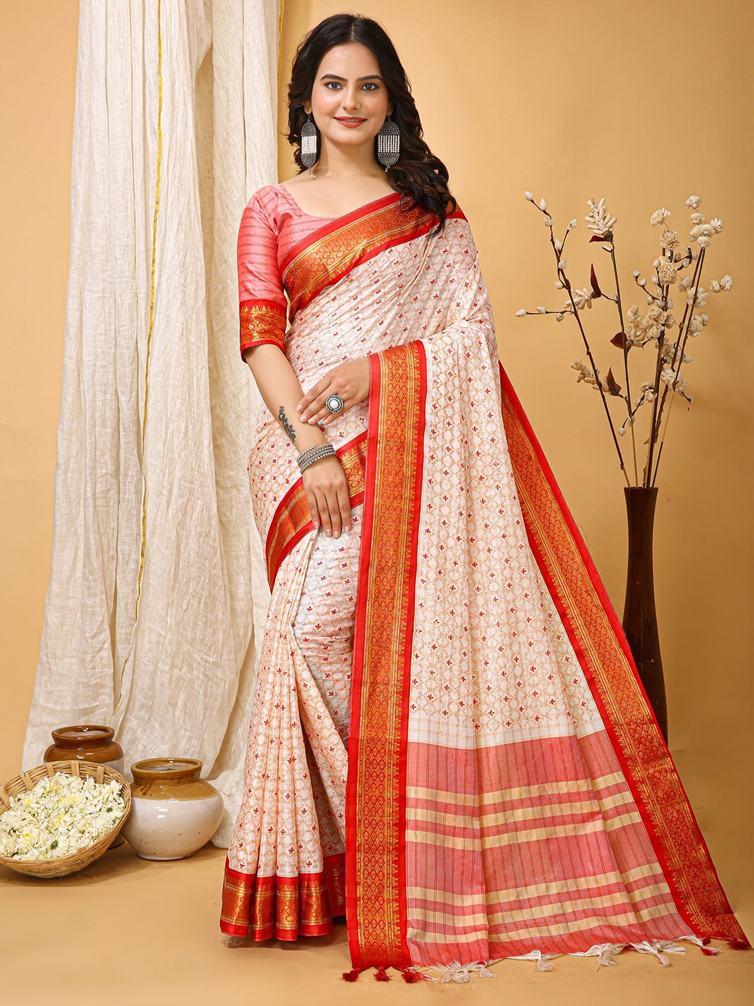 

Mitera Ethnic Motifs Zari Art Silk Banarasi Saree, Red