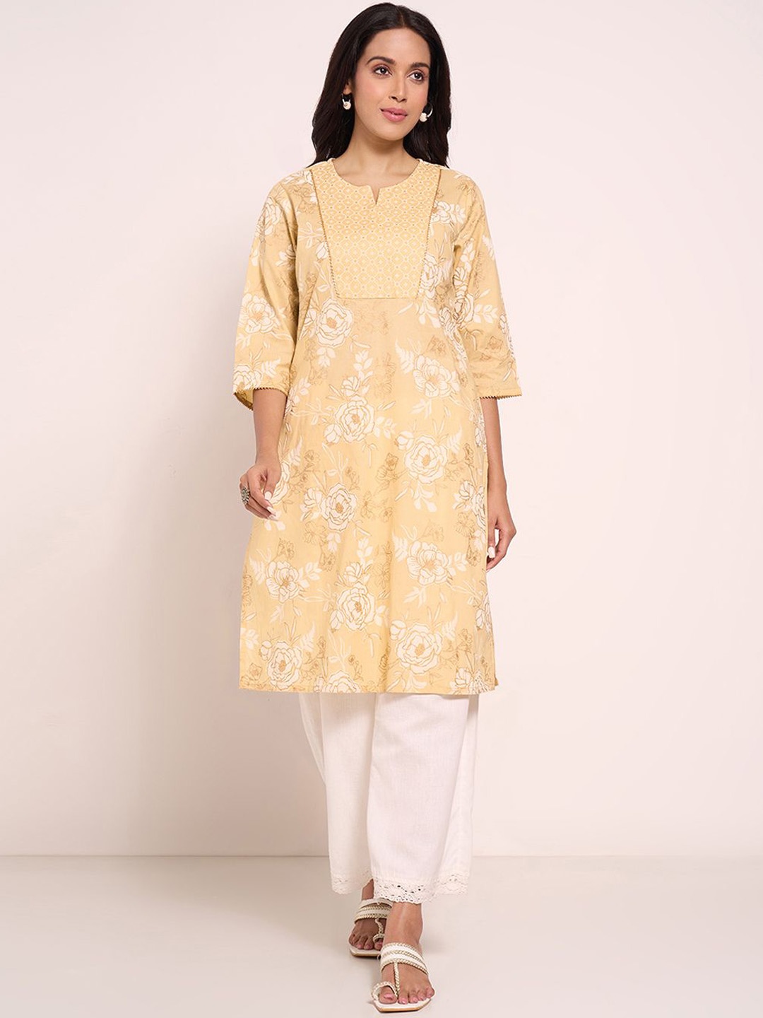 

RANGMANCH BY PANTALOONS Women Floral Printed Flared Sleeves Kurta, Yellow