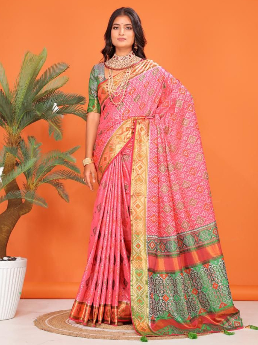 

AKSH FASHION Bandhani Zari Pure Silk Patola Saree, Pink