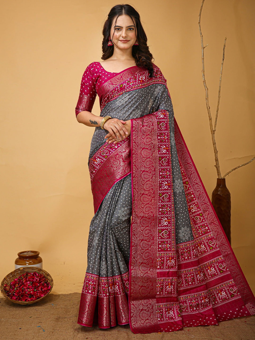 

Mitera Ethnic Motifs Zari Art Silk Banarasi Saree, Grey