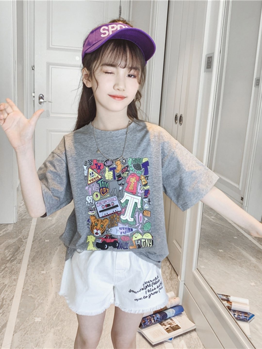 

YK Girls Printed V-Neck Applique T-shirt, Grey