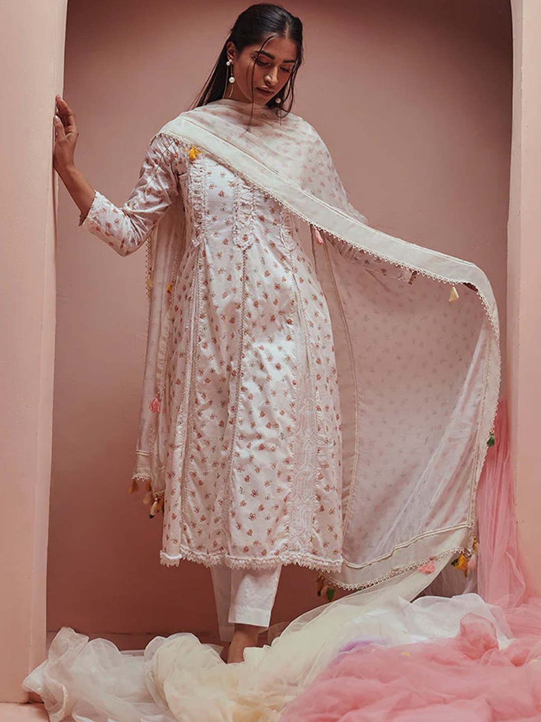 

SAUNDH Floral Printed Notch Neck A-Line Kurta With Trousers & Dupatta, Off white