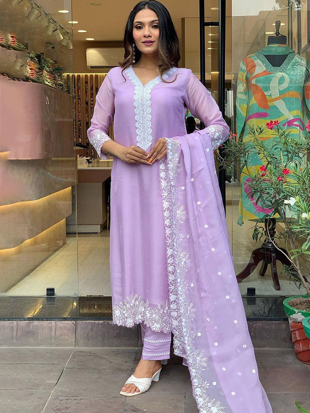 

Divyadham Textiles Women Paisley Embroidered Regular Thread Work Kurta with Pyjamas & With Dupatta, Lavender