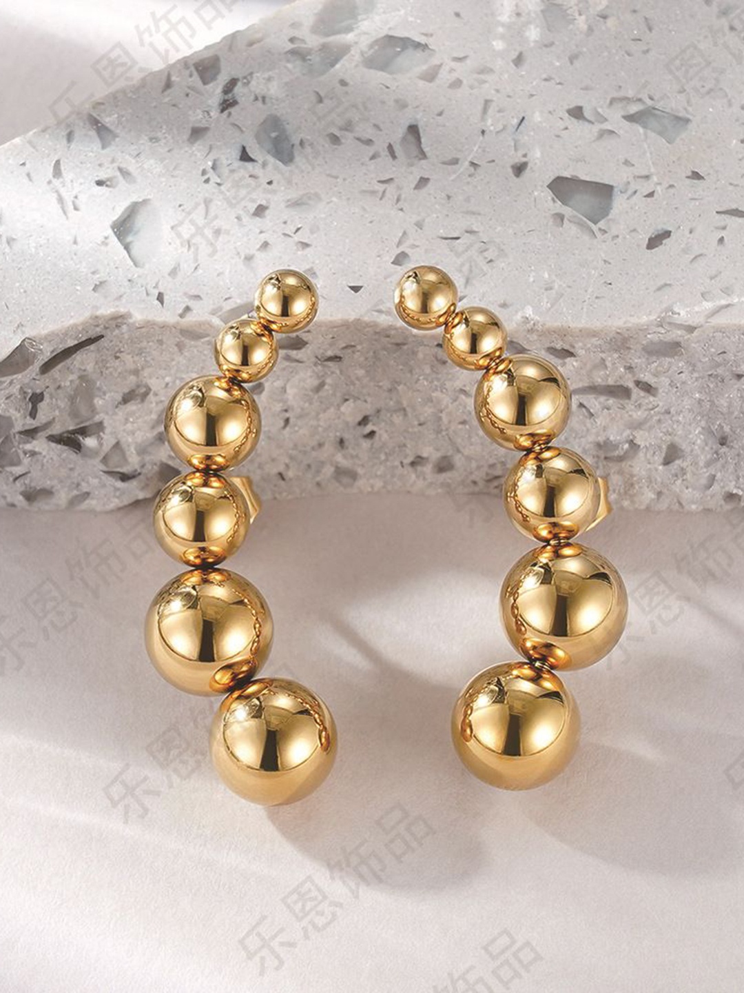 

DressBerry Quirky Studs Earrings, Gold