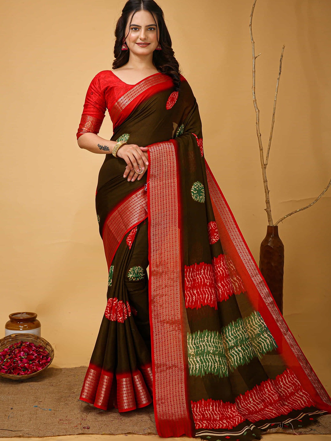 

Mitera Ethnic Motifs Zari Art Silk Banarasi Saree, Brown