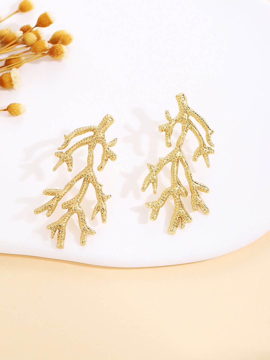 

DressBerry Leaf Shaped Studs Earrings, Gold