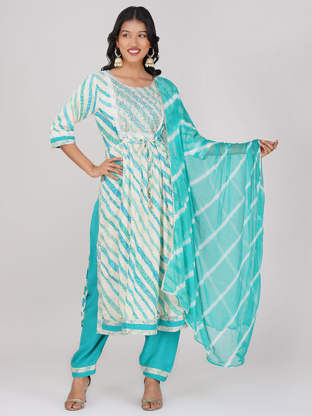 

Charitra Women Floral Embroidered Regular Kurti with Trousers & With Dupatta, Green