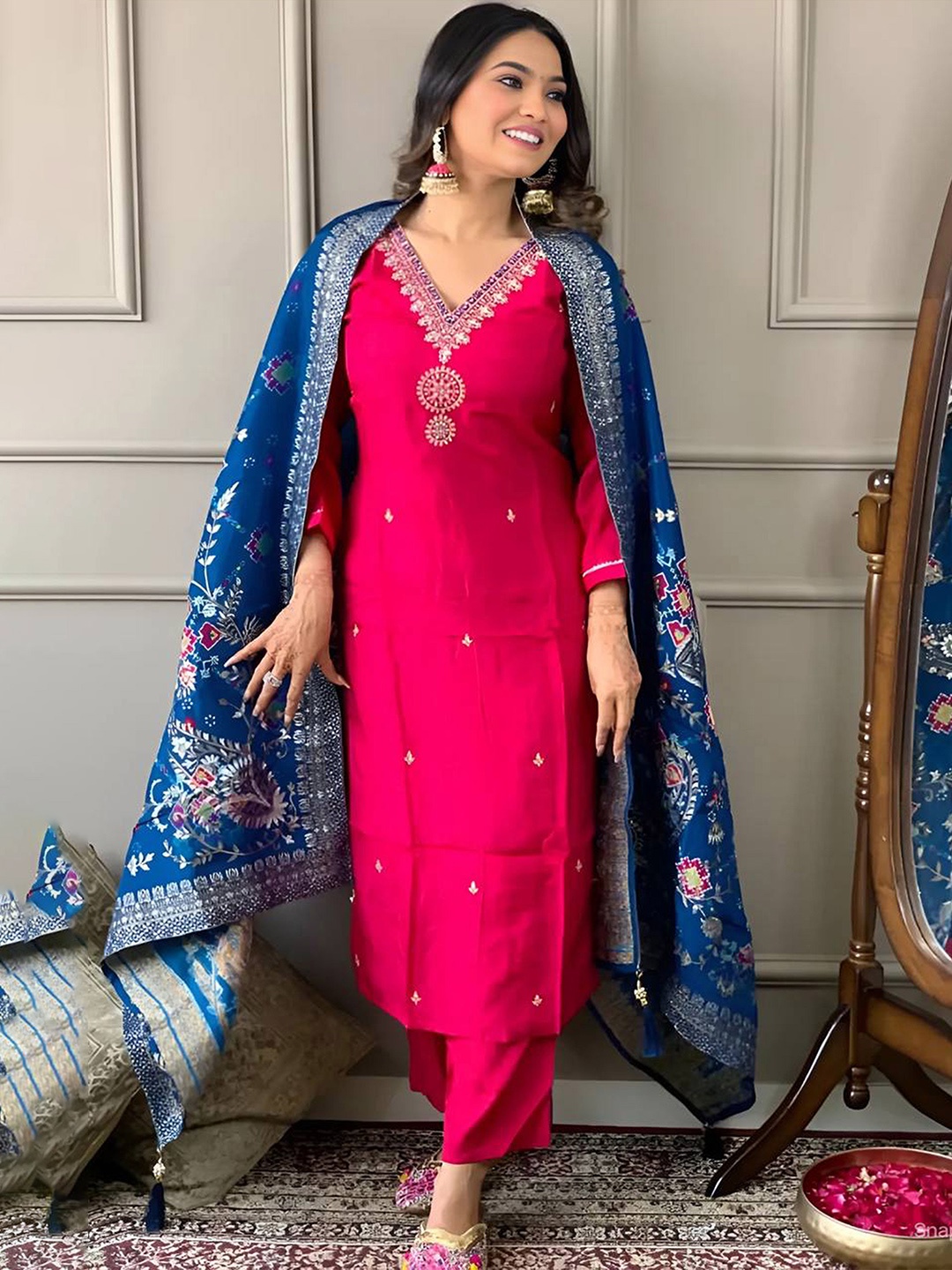 

Divyadham Textiles Women Paisley Embroidered Regular Thread Work Chanderi Silk Kurta with Pyjamas & With, Coral