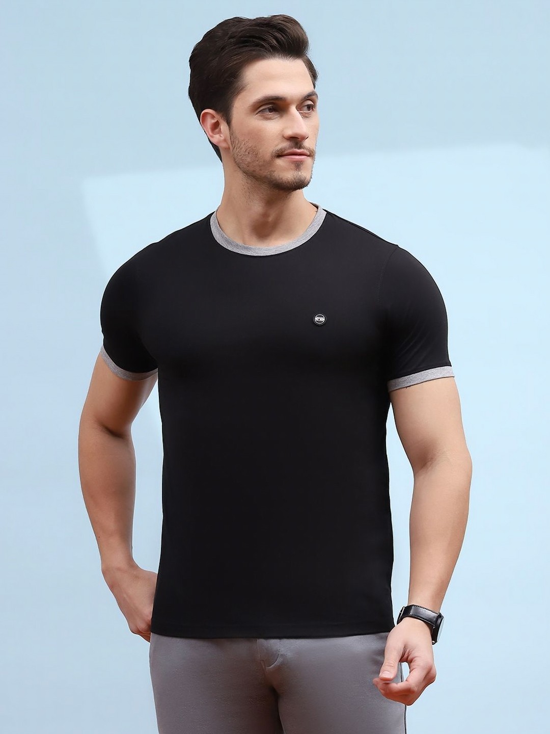 

Cloak & Decker Men Monochrome Pockets T-shirt, Black