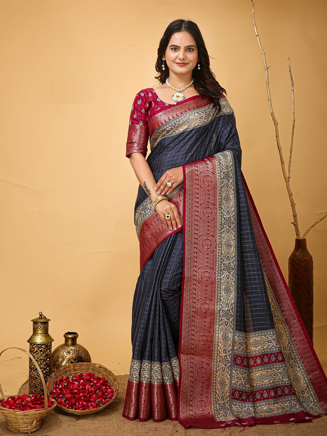

Mitera Ethnic Motifs Zari Art Silk Banarasi Saree, Grey