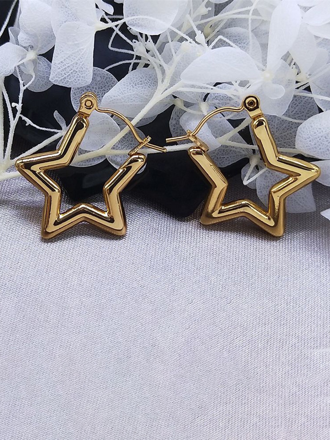 

DressBerry Star Shaped Hoop Earrings, Gold