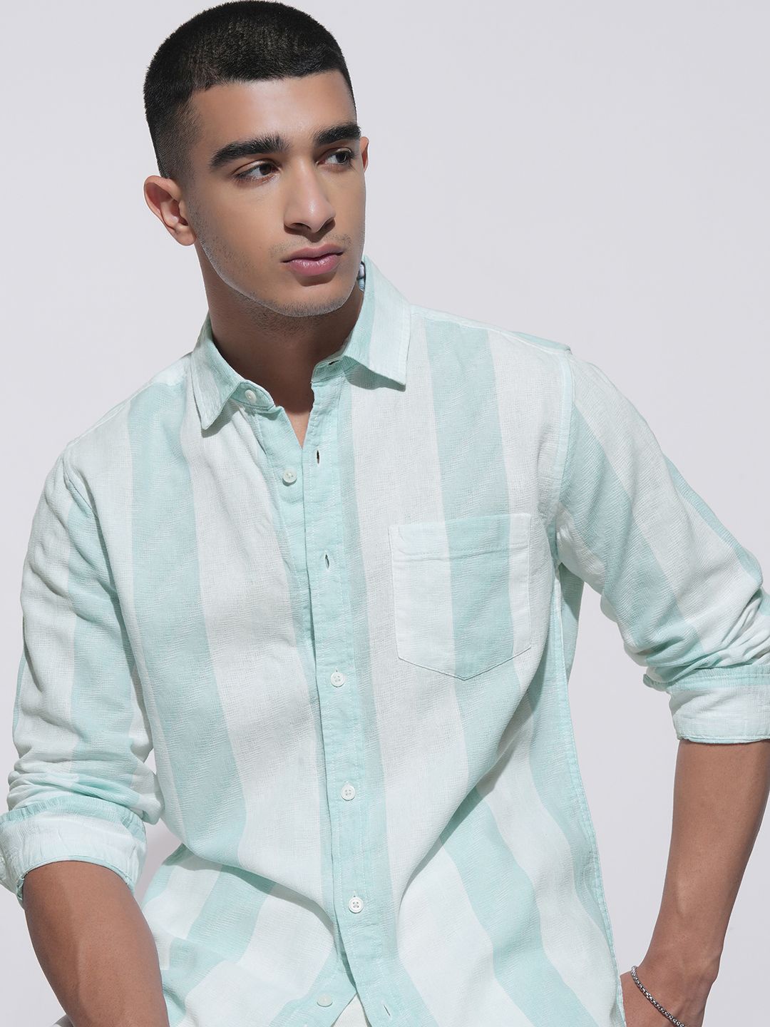 

HIGHLANDER Men Comfort Slim Fit Opaque Striped Casual Shirt, White