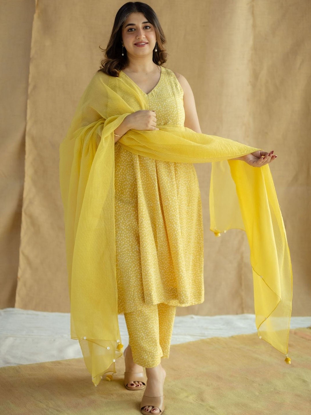 

THE INDIAN ETHNIC CO Mustard A-Line Slub Cotton Kurta