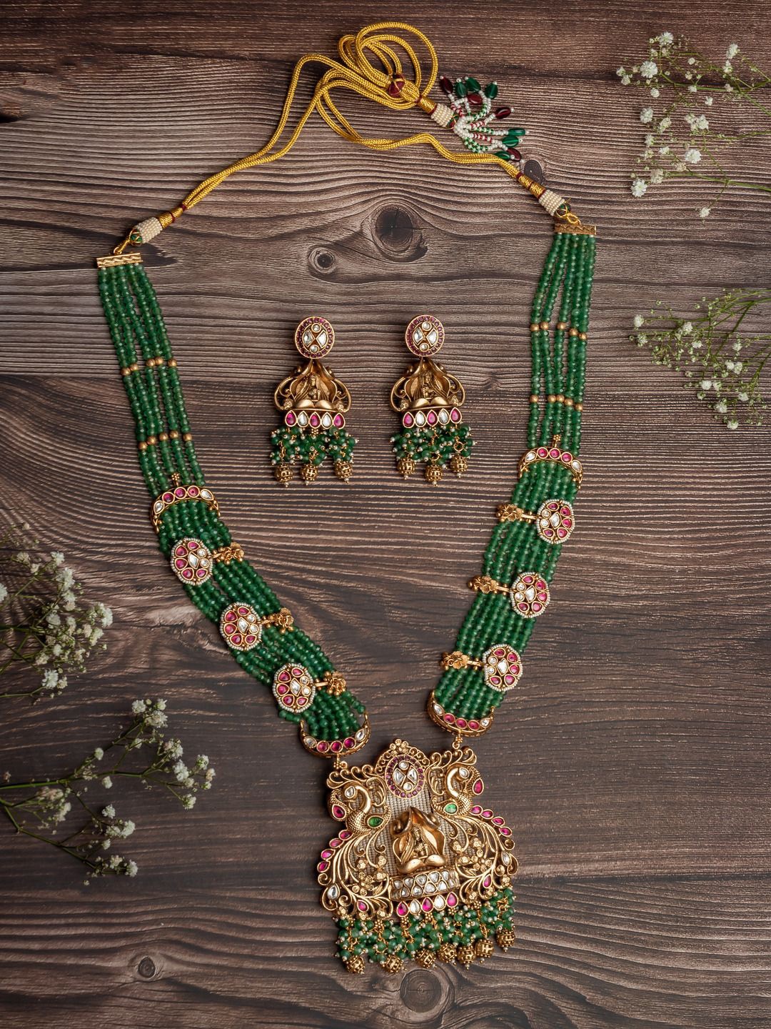 

vivinia BY VIDHI MEHRA I Gold-Plated Stone -Studded & Beaded Jewellery Set