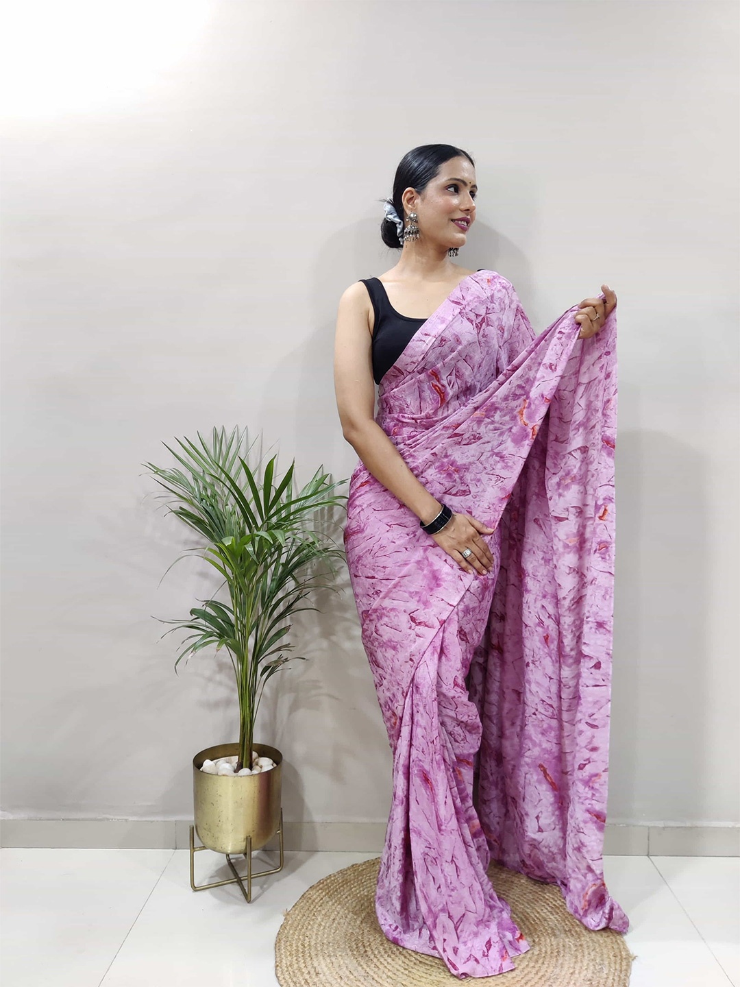 

HERE&NOW Floral Pure Georgette Ready to Wear Jamdani Saree, Purple