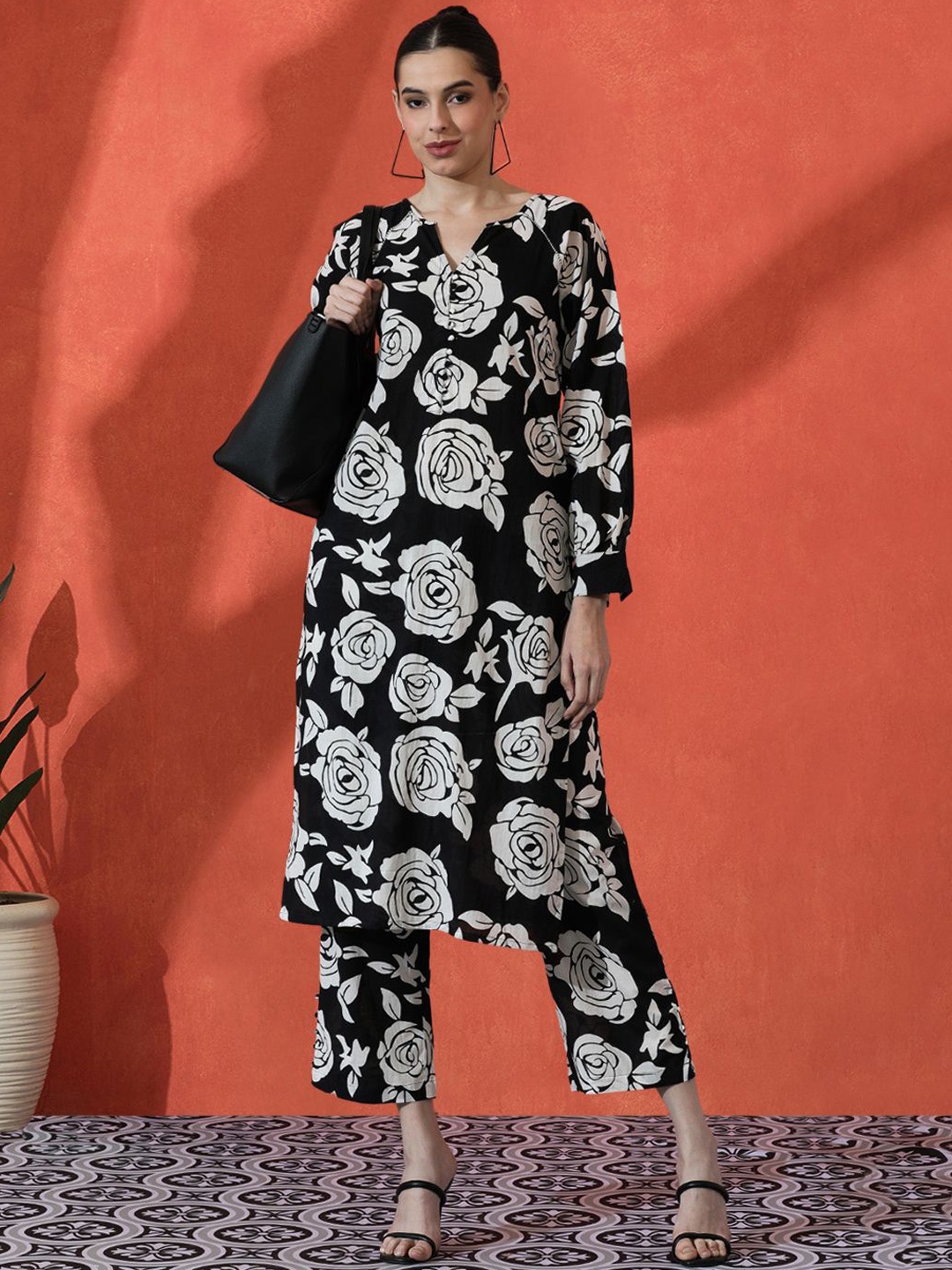 

Sangria Floral Printed Pure Cotton Straight Kurta & Trousers, Black