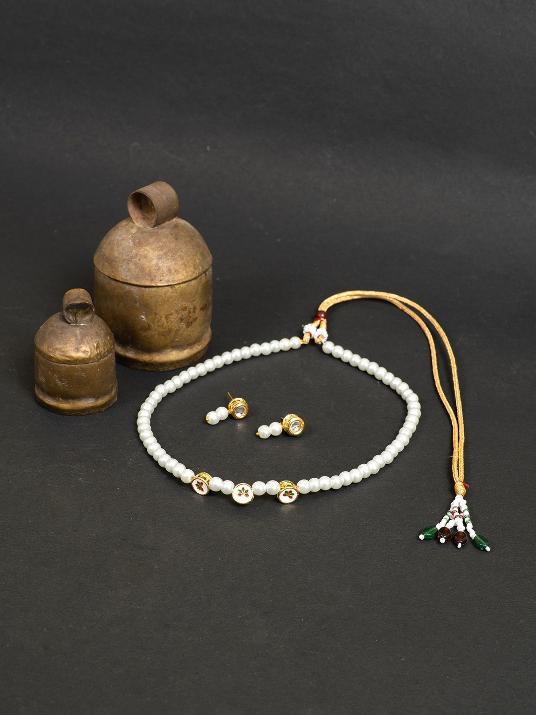 

VIPY HANGER Stone-Studded & Beaded Studded Jewellery Set, White
