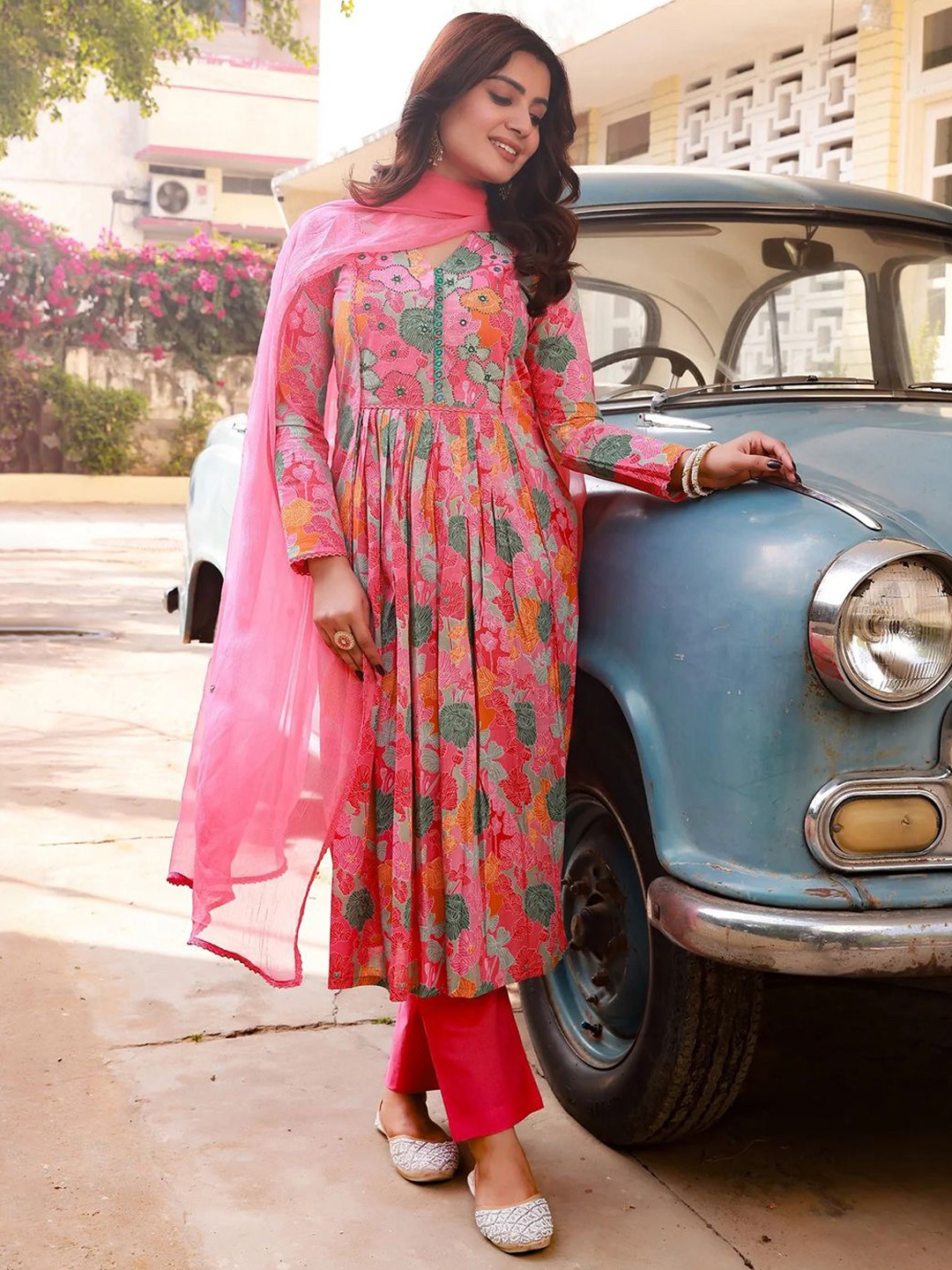 

BAESD Women Floral Printed Regular Kurta with Trousers & With Dupatta, Pink