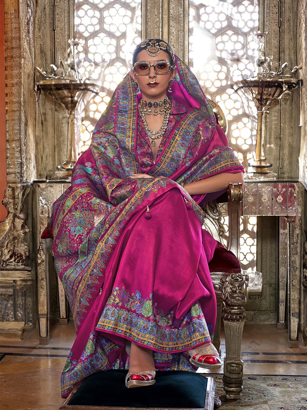 

MAHALASA Ethnic Motifs Art Silk Handloom Kanjeevaram Saree, Pink