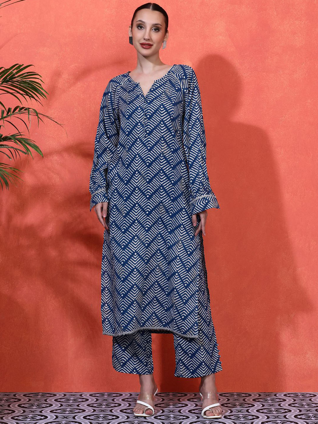 

Sangria Striped Printed Straight Kurta & Trousers Set, Blue