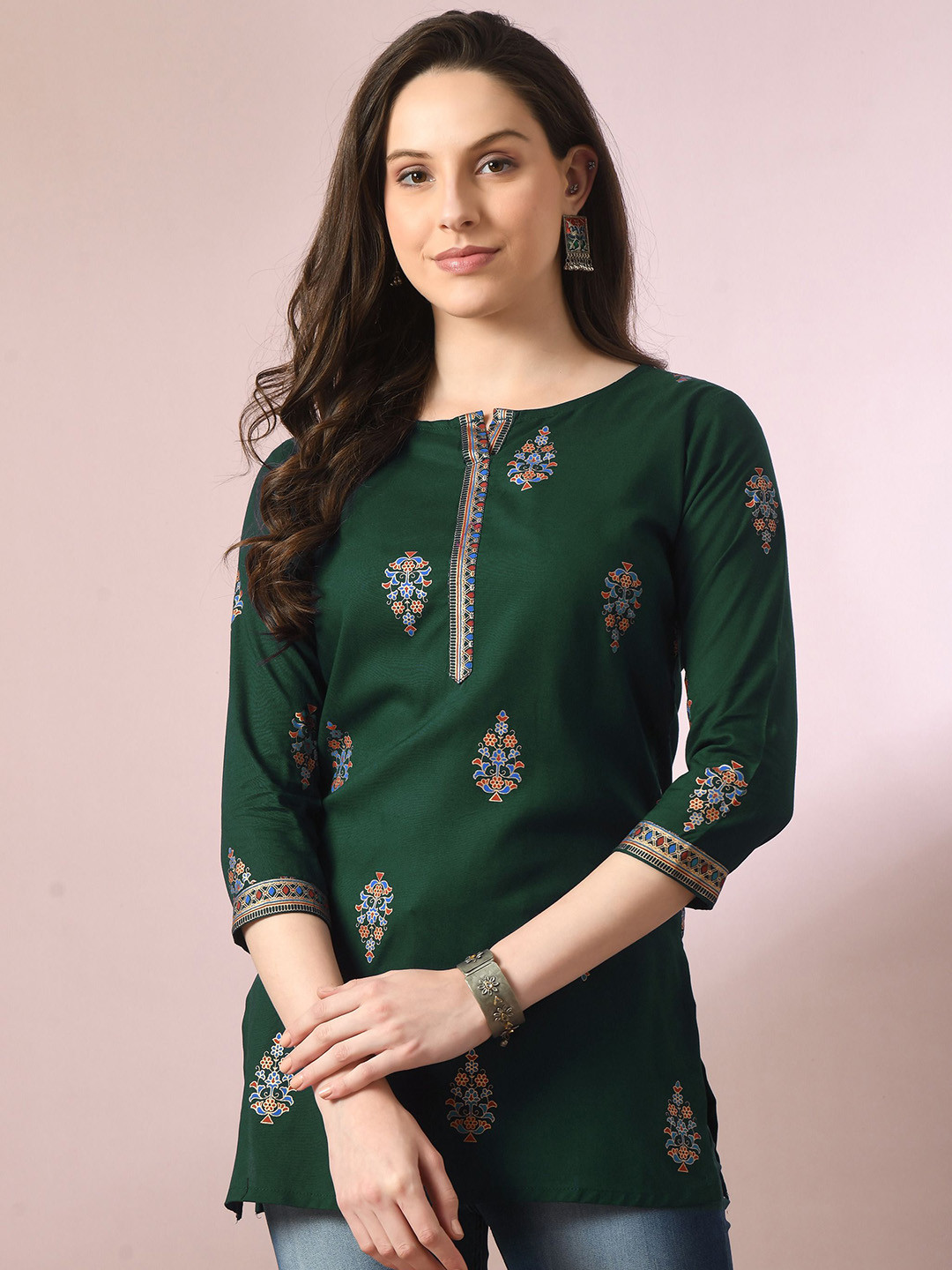 

ANNSH APPAREL Women Floral Printed Thread Work Floral Kurta, Green