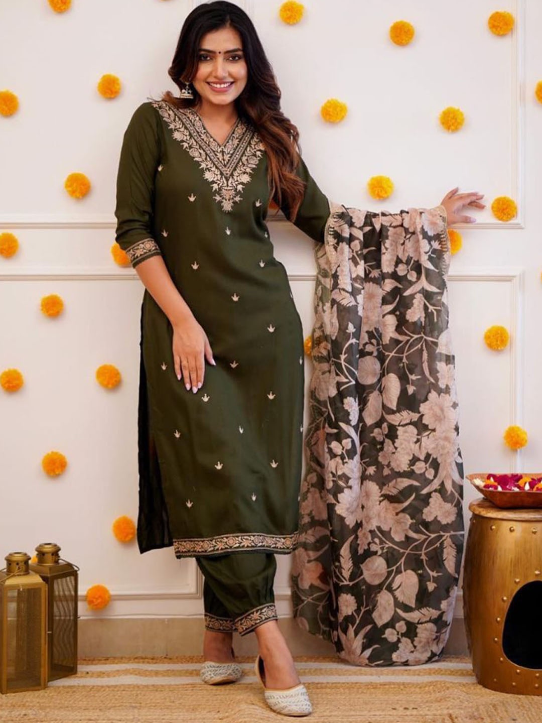

BAESD Women Floral Embroidered Regular Kurta with Trousers & With Dupatta, Green