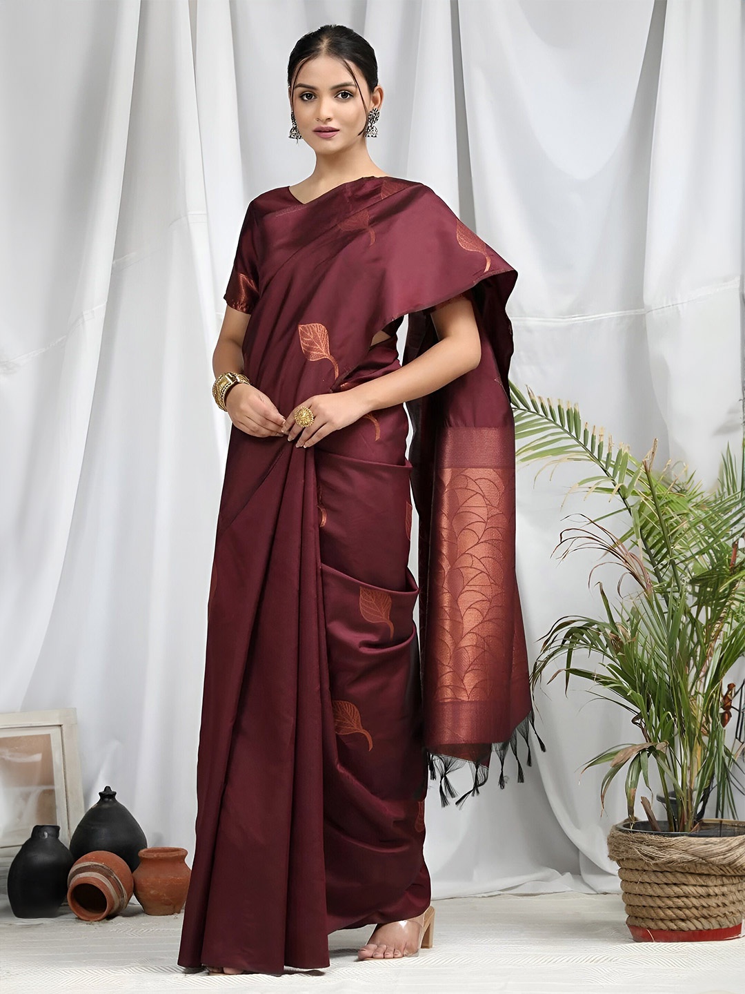 

Moda Rapido Ethnic Motifs Zari Silk Blend Banarasi Saree, Maroon