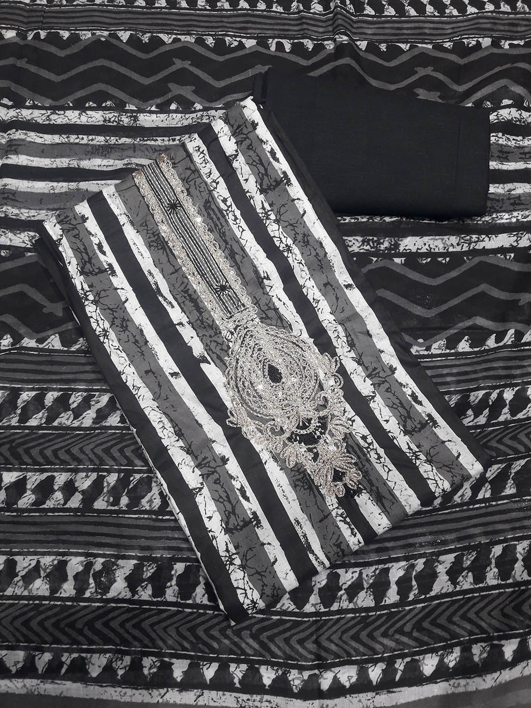 

REET MAHAL Striped Printed Pure Cotton Unstitched Dress Material, Black